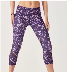NWOT Fabletics Debbie Reflective Capri XL
